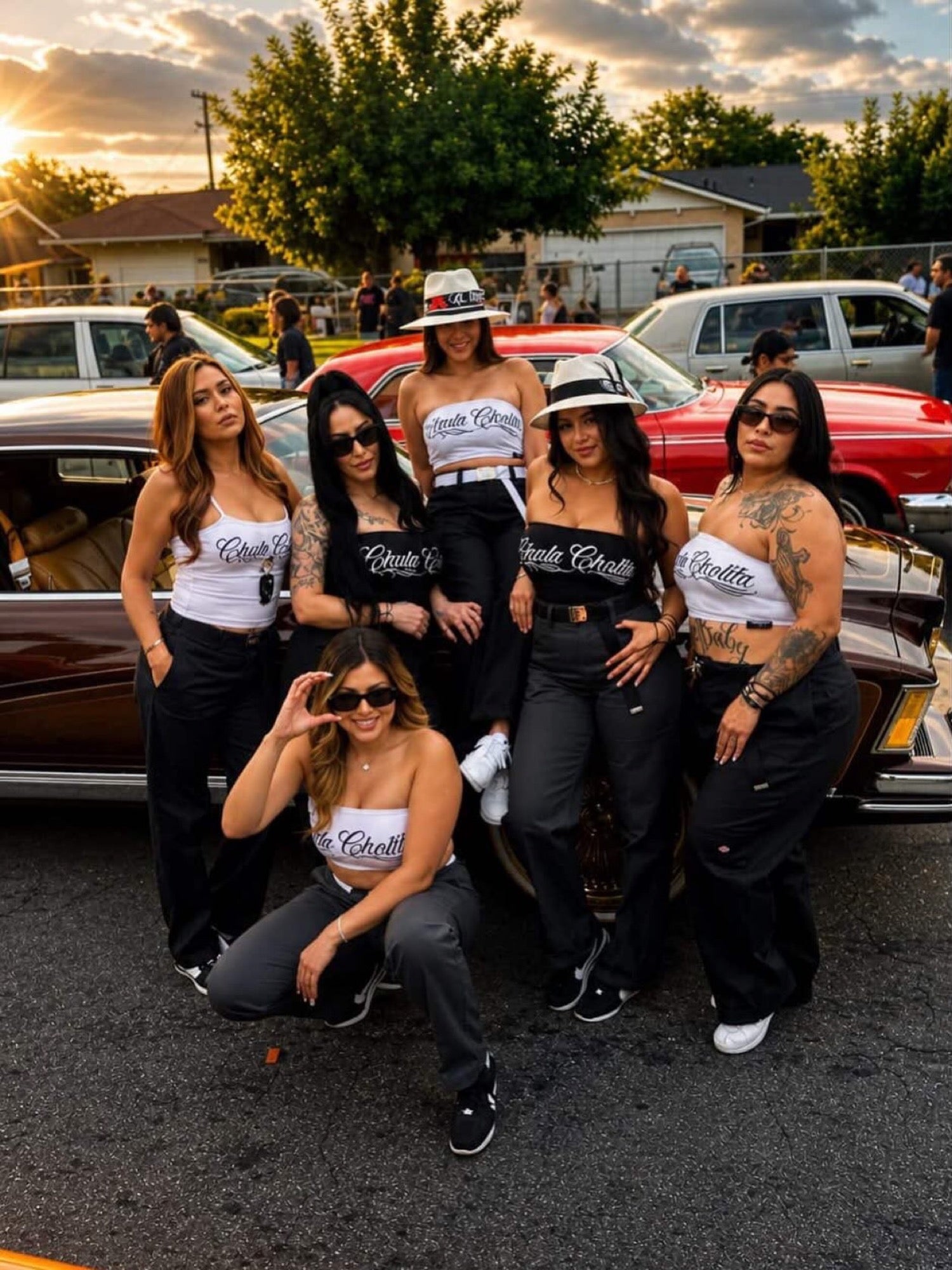 Chula Cholita familia at sunset